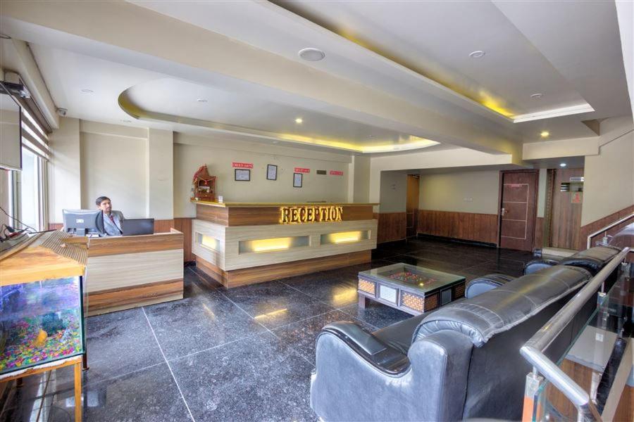 Hotel Neelam Manali Near Volvo Bus Stand Manali Eksteriør billede