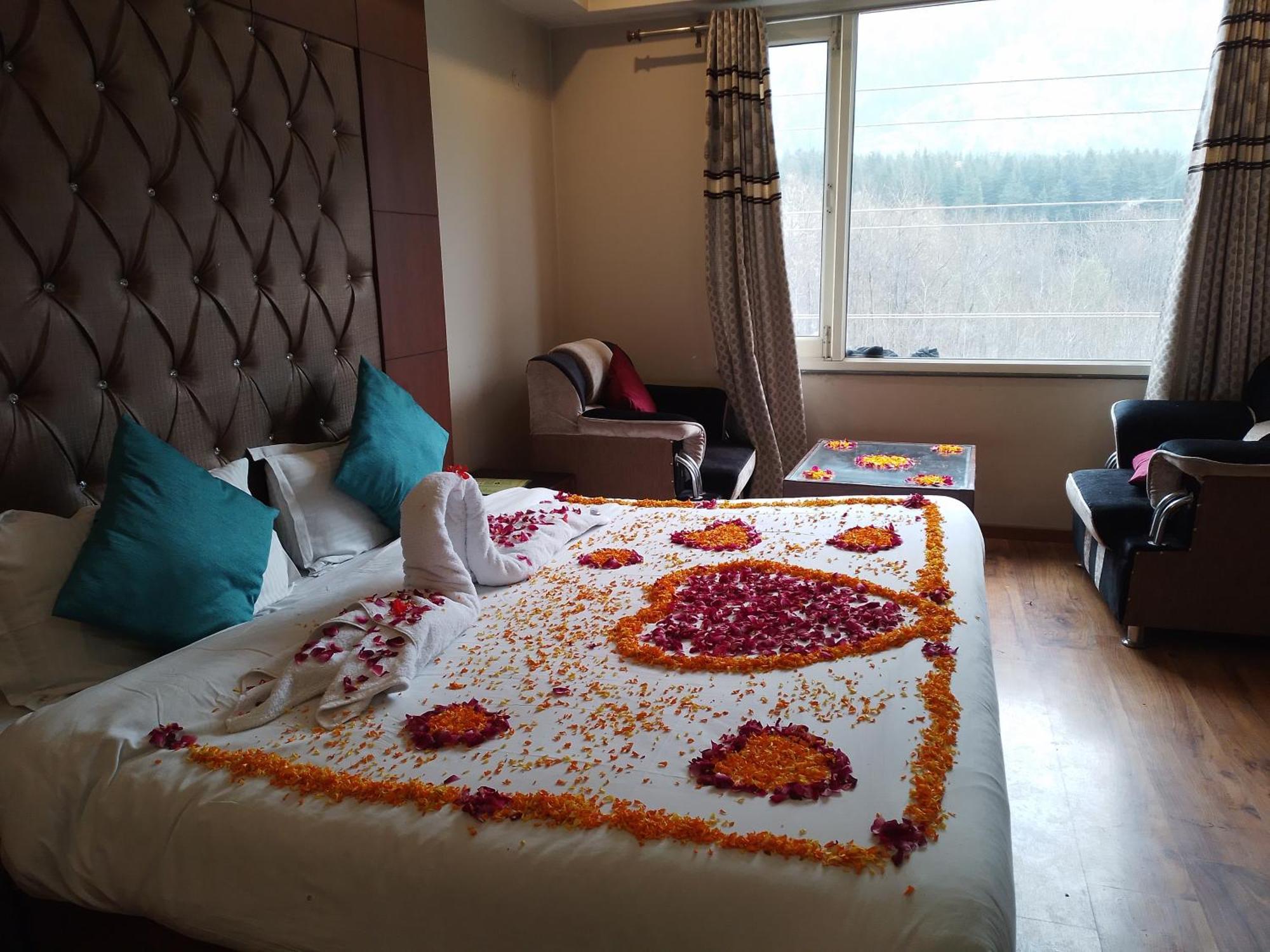Hotel Neelam Manali Near Volvo Bus Stand Manali Eksteriør billede